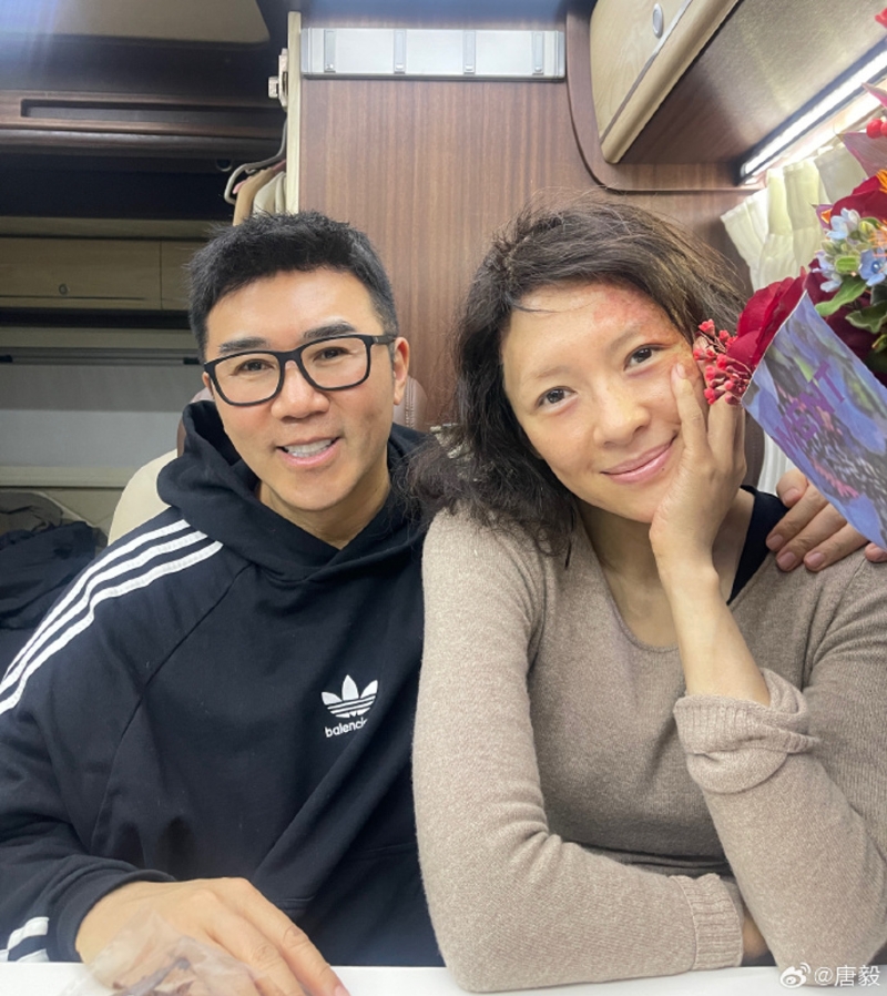 章子怡为戏扮丑。（图／ 翻摄自唐毅 微博）